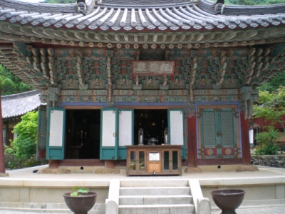 공포 구성양식과 매우 근접한 형식을 갖춘 조선시대 후기말 건축의 특징을 잗 드러내 주고 있다.