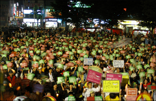 6일, 시민들이 대전역 광장을 가득 메웠다. 