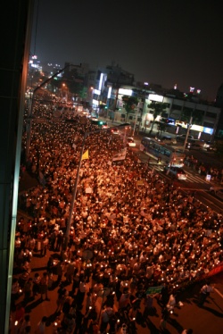 5천여 명이 운집한 청주 촛불문화제 행진