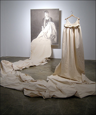 '노라 컬렉션(The Nora Collection)' 캔버스에 목탄과 흑연. 가변설치 2008