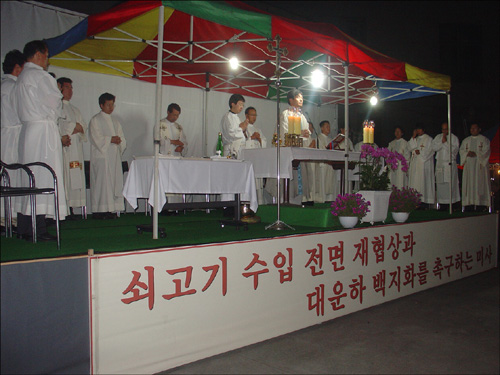 시국미사를 집전하는 천주교 수원교구 사제들