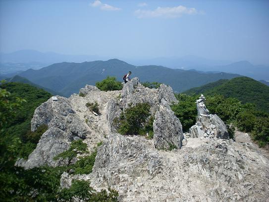 천성산 제2봉 정상 주변 암봉~