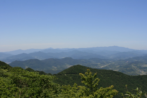 지리산 능선 노고단에서 천왕봉까지 지리산의 모습이 한눈에 들어옵니다.