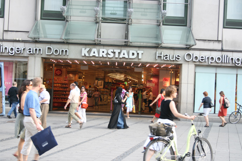 실용적인 제품이 많은 독일 최대의 백화점 체인이다.
