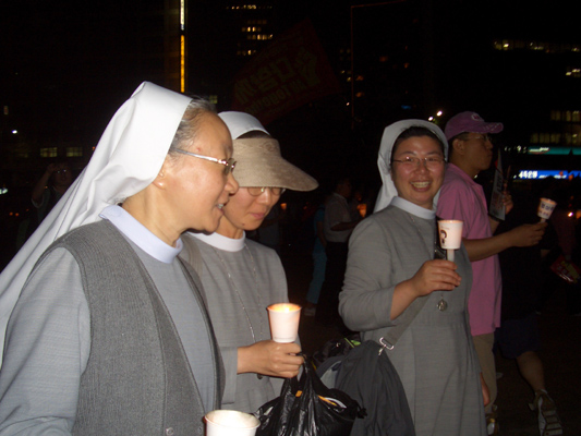 수녀들도 조중동 반대에 동참했다.