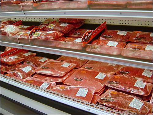 미국 상점의 진열대에 놓인 쇠고기.