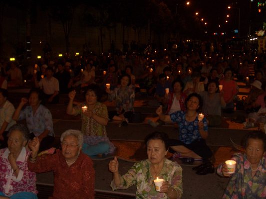 20일 저녁 경기도 남양주시 별내면 청학리 주민 500여명이 쓰레기매립장 반래를 외치면서 촛불문화제를 이어갔다.