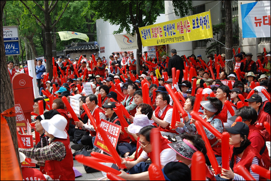  지난 5월 15일, 시청앞에서 열린 지하도상가 상인들의 집회 