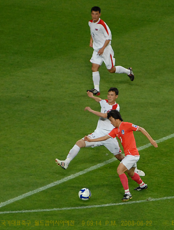 남-북 국가대표축구 월드컵아시아예선전 김두현 선수, 슛