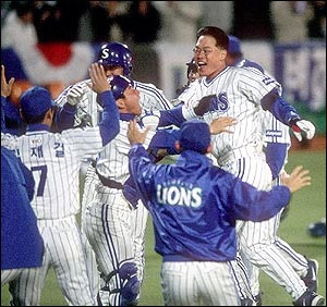 끝내기 홈런 2002년 한국시리즈 6차전에서 삼성 라이온즈의 한국시리즈 첫 우승을 결정짓는 끝내기 홈런을 날린 마해영