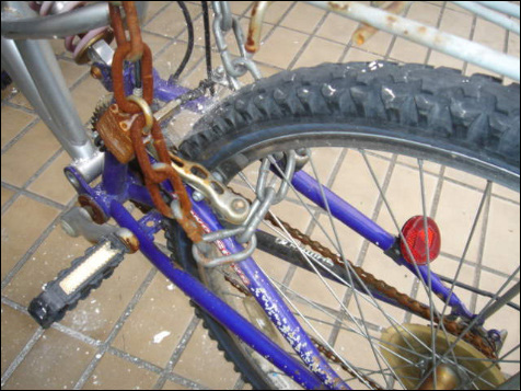 건망증 심한 아내가 자전거를 다시 산다해도 자물쇠는 소용없을 것 같다. 