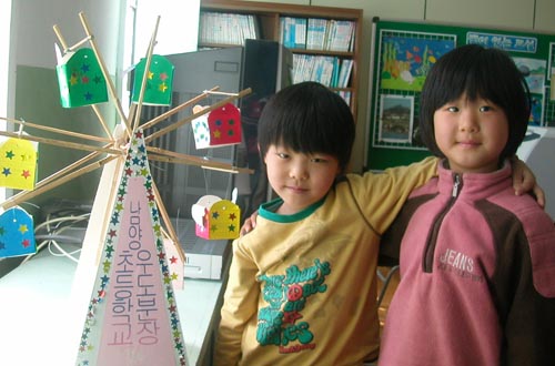 두 아이와의 첫만남 박점숙 교사가 세은이 진상이와의 첫 만남을 기록한 사진.