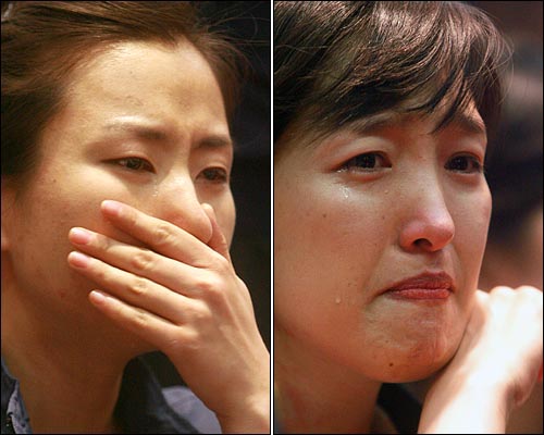 지난 2008년 7월 17일 오전 서울 상암동 누리꿈스퀘어 국제회의장에서 열린 YTN 주주총회에서 구본홍 사장 선임안이 노조원들의 저지에도 불구하고 강행처리되자 여성조합원들이 눈물을 흘리고 있다.