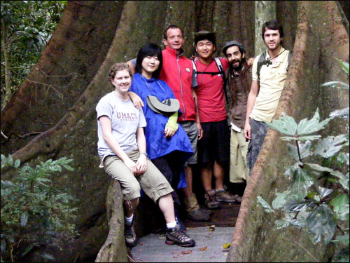 샘까지 포함된 이 사진은 3월 27일날, 크리스탈워터스 부근의 열대우림에 놀러갔던 날 찍은 것.