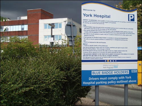 요크시의 지역병원인 요크 병원(York Hospital) 모습.