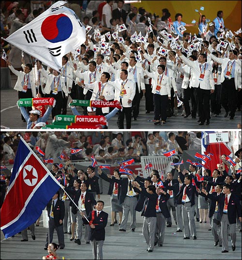 남·북한 아쉬운 따로 입장 2008 베이징올림픽이 8일 저녁 주경기장인 궈자티위창에서 성대한 개막식과 함께 17일간의 열전에 돌입한 가운데 한국과 북한선수단이 입장하고 있다.