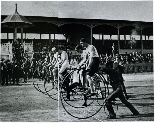 1890년 미국 뉴욕에서 열린 최초의 페니-파싱 대회. 페니는 큰 동전, 파싱은 작은 동전을 뜻하는 말로 앞바퀴가 큰 '하이휠' 자전거를 뜻하는 말.