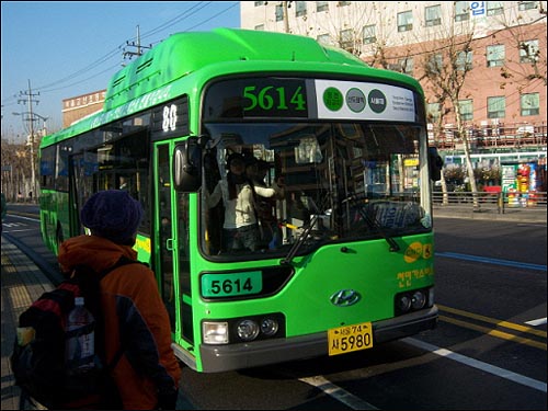 5614번 버스는 양천공영차고지로 기종점을 변경한 뒤 저상버스차량을 비롯한 신형 차량이 대거 투입되었다. 현재 5614번의 저상버스차량은 총 10대이다.