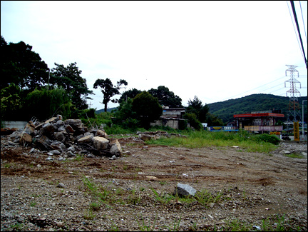 김포 양촌으로 향하는 길 주변에는 이렇게 마을과 집, 숲이 파헤쳐진 곳이 한둘이 아니었다.