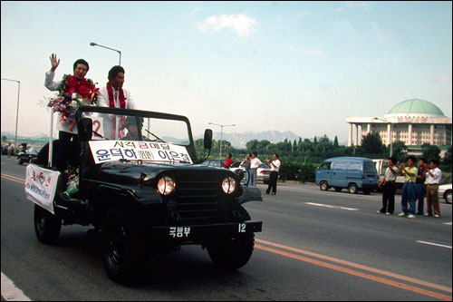 1992년 제25회 바르셀로나 올림픽에서 종합 7위의 성적을 올리고 귀국한 한국 선수단이 카퍼레이드를 하고 있다.(자료사진)