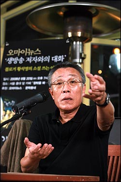  소설가 황석영씨.