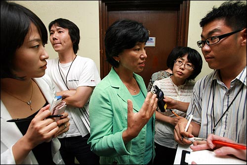 2008년 당시 KBS이사회에서 야당측 인사였던 남윤인순 이사.