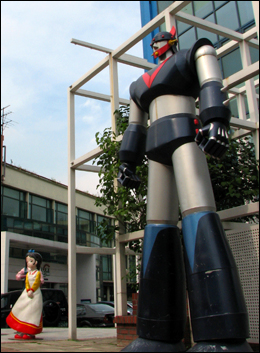 서울 애니메이션센터 앞에 있는 로봇태권브이