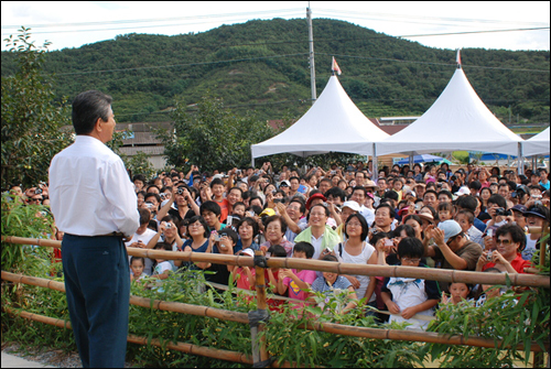 봉하마을 방문객은 60여만명에 이른다.
