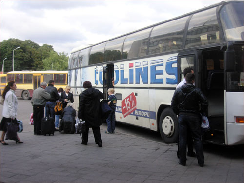 발트 3국에서 자체적으로 만든 국제 버스 회사인 에코라인 버스의 모습. 이 버스는 1박 2일을 내달려 모스크바로 향한다.