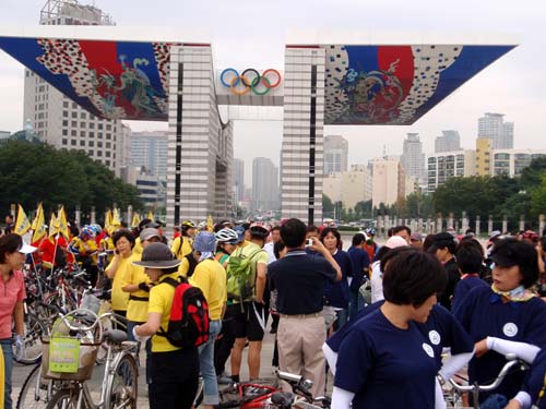 송파구 각 동에서 참여한 자전거 대행진 참여자