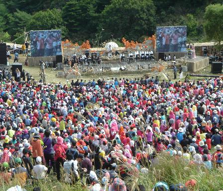 9월 27일 1만여 산악동호회와 관광객이 참여한 가운데 창녕 화왕산 정상에서 '산상음악제'가 열렸다. 
