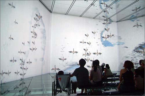 IFX시어터 '키라라'. 2005년 아이치 지구박람회에서 인기를 모은 '미쯔비시 미래관'을 하우스텐보스에서도 볼 수 있게 만들었다. 유리로 된 사방이 스크린처럼 영상으로 변하자, 곳곳에서 탄성이 터져나왔다.