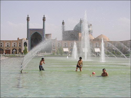 옛 페르시아의 수도 이스파한은 정통 시샤를 즐기기에 더없이 좋은 곳이다.