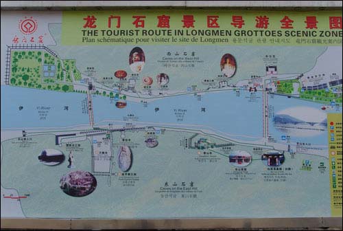 롱먼석굴 매표소 옆 안내문인데 한국인 관광객이 많은지 한국어로 번역된 것도 있다.