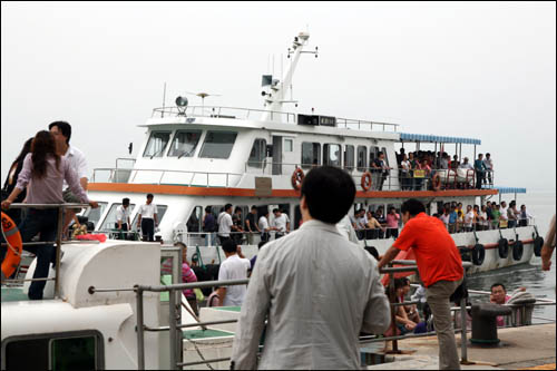 주말을 맞아 많은 중국인 관광객들이 리우공다오(유공도)를 찾았다.