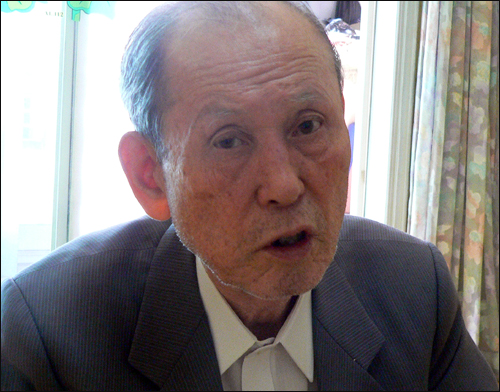 한국전쟁당시 청년방위대원 집단처형 사건을 증언하고 있는 강태석(80)씨