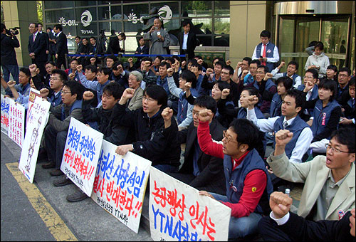 9일 오전 남대문로 YTN 사옥 후문 앞, 85일차 출근저지투쟁에 모인 YTN 노조원들. YTN 노조는 9일 국정감사에 투쟁을 집중하기로 했다.