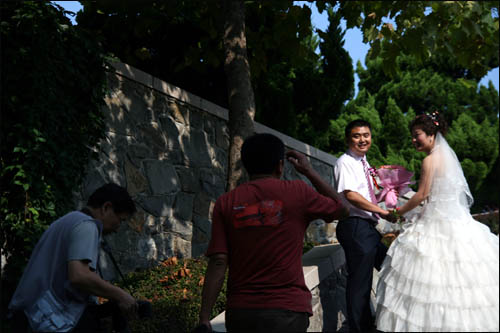 마침 일요일이어서 야외촬영을 하는 신혼 부부들의 모습이 많이 눈에 띄었다.