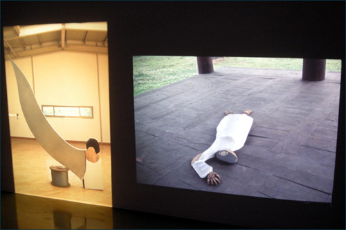 전시장 한 코너에 있는 '윤석남의 방' 거기에서 그의 작품들이 슬라이드로 소개된다.