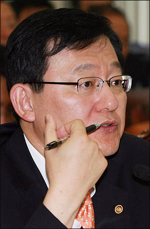 홍석우 지식경제부 장관(자료사진).