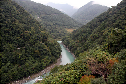 일본 구마모토현 구마군 이츠키에 위치한 '가와베강댐' 건설 예정지. 지난 9월 11일 가바시마 이쿠오 구마모토 주지사는 가와베가와댐 건설을 중단하겠다고 발표했다.