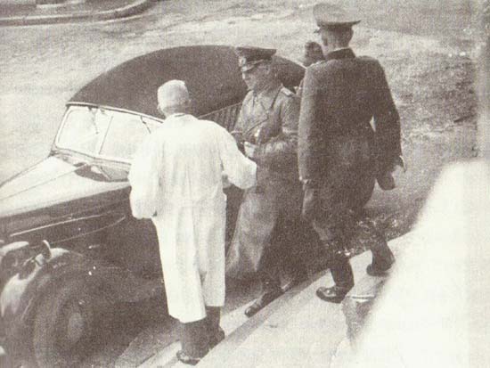 1944년 9월 뤼빙엔 대학병원 롬멜의 생전의 마지막 사진이다 