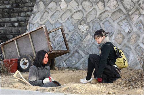  화가 날 때면 '진짜' 삽질을 하는 양미숙은 이렇게 외친다. "사람이 그렇게 이상한 짓을 할 때는 다 이유가 있는 거 아니겠어요?"