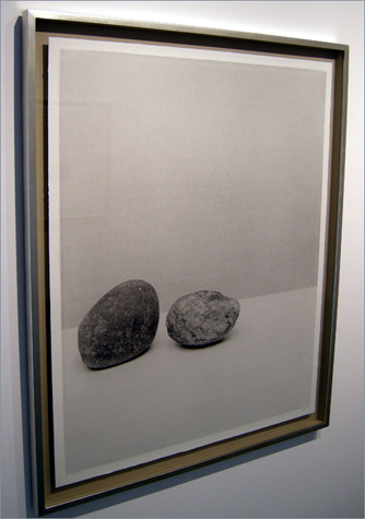   '조약돌(stones)' 검 프린트(gum bichromatic print) 87×71cm 2008. 돌멩이의 체온과 촉감이 느껴지는 것 같다