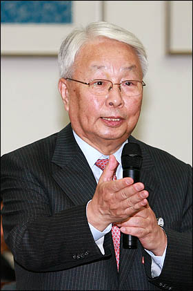 2008년 10월 23일 국정감사에 증인으로 출석한 유재천 KBS 이사장