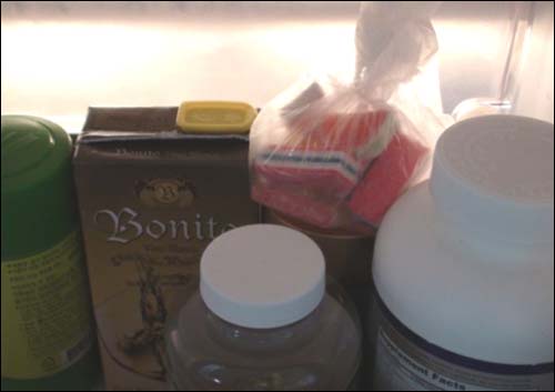 우리집 냉장고에 있던 멜라민 검출 과자. 다 먹고 얼마 안 남은 상태다.