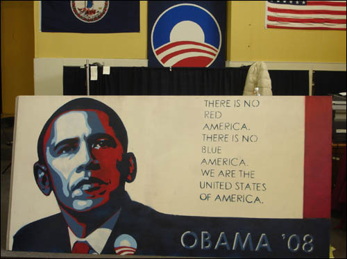 오바마 선거 사무실을 열면 맨 먼저 눈에 들어오는 포스터다. "붉은(공화당) 미국도 푸른(민주당) 미국도 없습니다. 오직 미 합중국만 있을 뿐입니다."