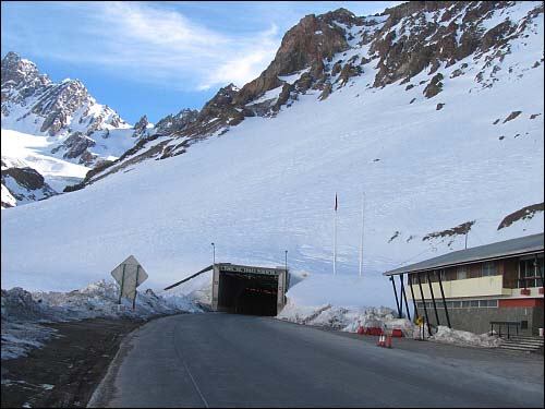 아르헨티나로 이어지는 터널
