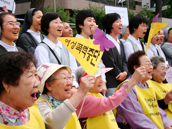 1992년 1월 8일부터 매주 수요일 12시에 일본대사관 앞에서 한국정신대문제대책협의회가 주최하는 수요시위가 열린다. 이 시위에는 일본군'위안부' 피해자 할머니들이 적극적으로 참여하여 일본정부에게 사죄와 법적 배상을 요구하고 있다.