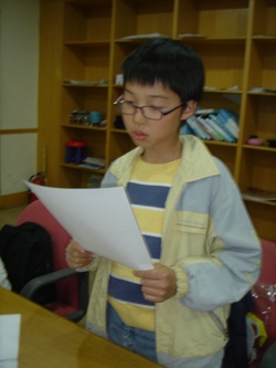 송영빈 어린이는 5학년, 하지만 생각이 깊고 발표하는 태도가 당차다.